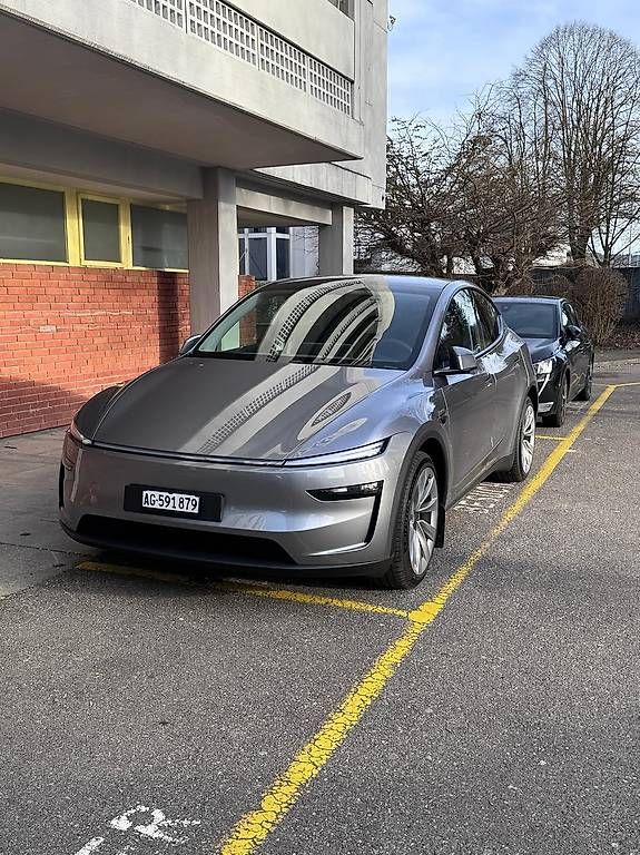 Autos: Tesla Model Y Long Range AWD Premium FSD Anhängerkupplung  – Gebraucht aus Scherz von ale_7pcj