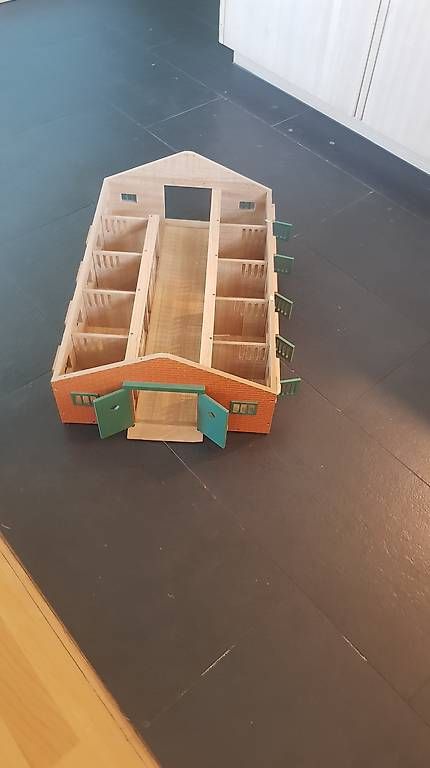 Giocattoli: Tierstall aus Holz 9 Boxen – Usato da Eschenbach LU venduto da OnPh21 2