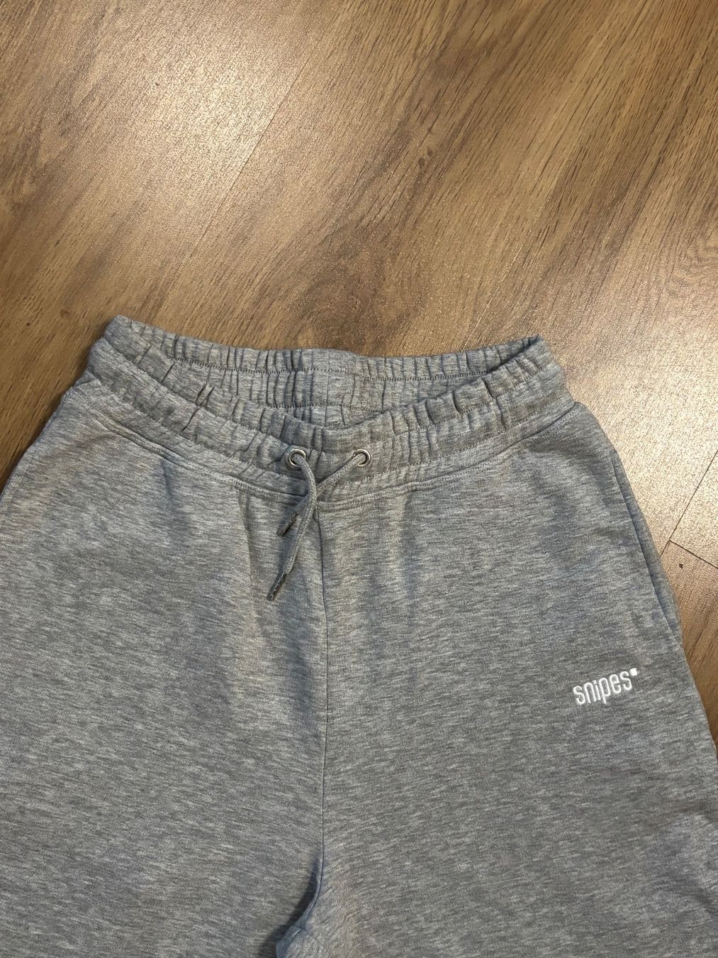 Snipes Pantaloni: coole Trainerhose - grau - Snipes - Gr. S – Usato da Brügg BE venduto da rutschimedizin 1