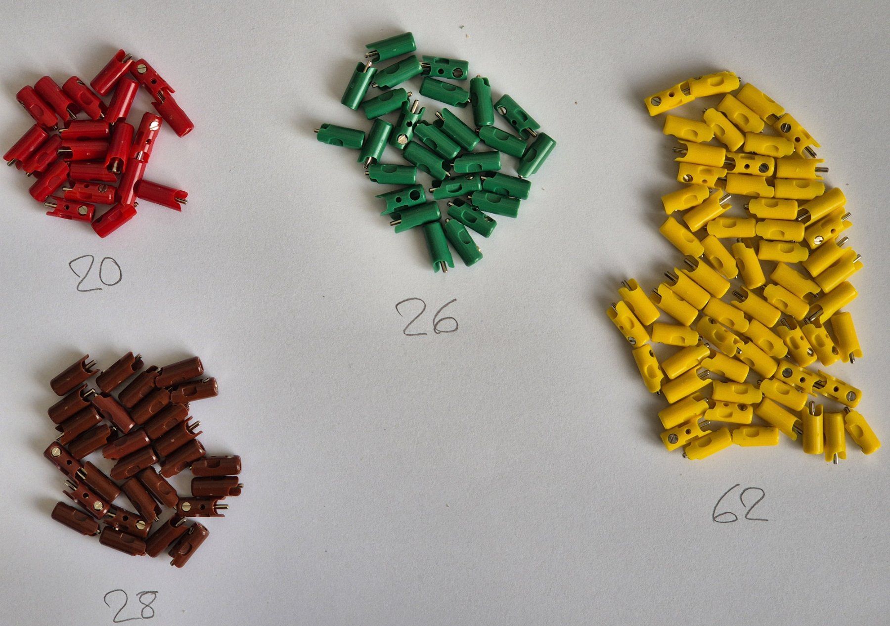 Märklin Modellini di ferrovie: Modellbahn Stecker Sortiment 136 Stück gebraucht bunt – Nuovo (secondo la descrizione) da Oberrohrdorf venduto da arfeso