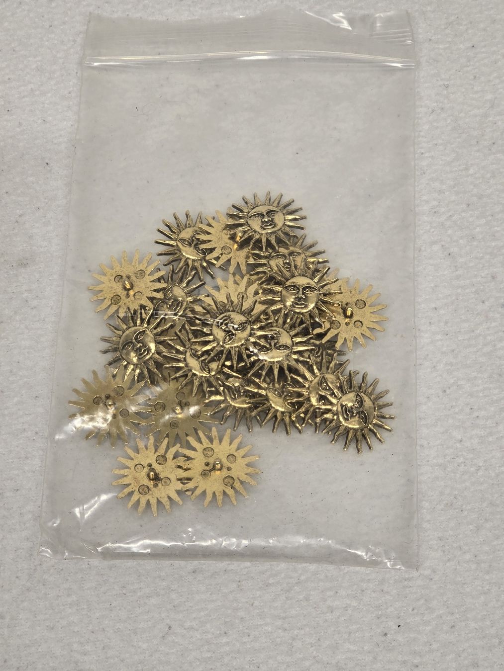 Ciondoli: Goldene Sonne Ziereile -  PIN – Nuovo (secondo la descrizione) da Oberwil-Lieli venduto da Filu55 4