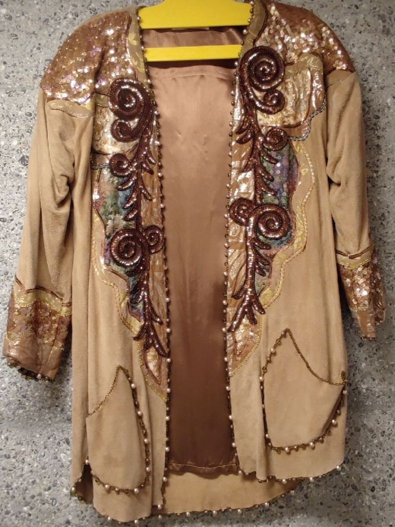 Costumi: Wildleder Jacke und Rock – Nuovo (secondo la descrizione) da Wettswil venduto da Chateauxfoto