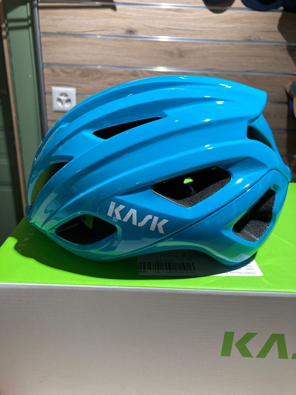 Kask Caschi: Kask Mojito 3 WG11 Arctic Blue, Medium – Nuovo (secondo la descrizione) da Lauterbrunnen venduto da Imboden-Bike 1