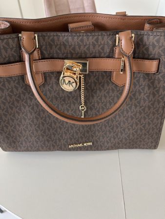 Neuwertige Damenhandtasche von Michael Kors Hamilton.