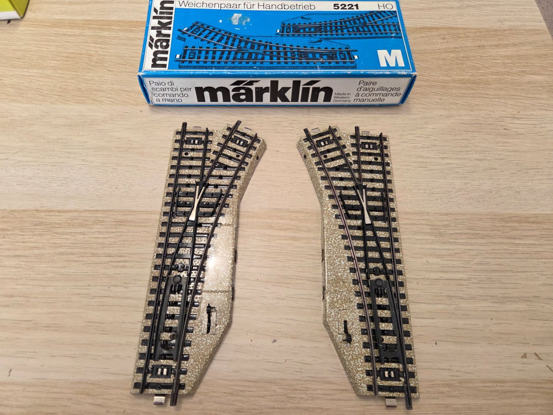 Märklin Modellini di ferrovie: Märklin 5221 Weichenpaar H0 – Usato da St-Aubin-Sauges venduto da Lo_Go