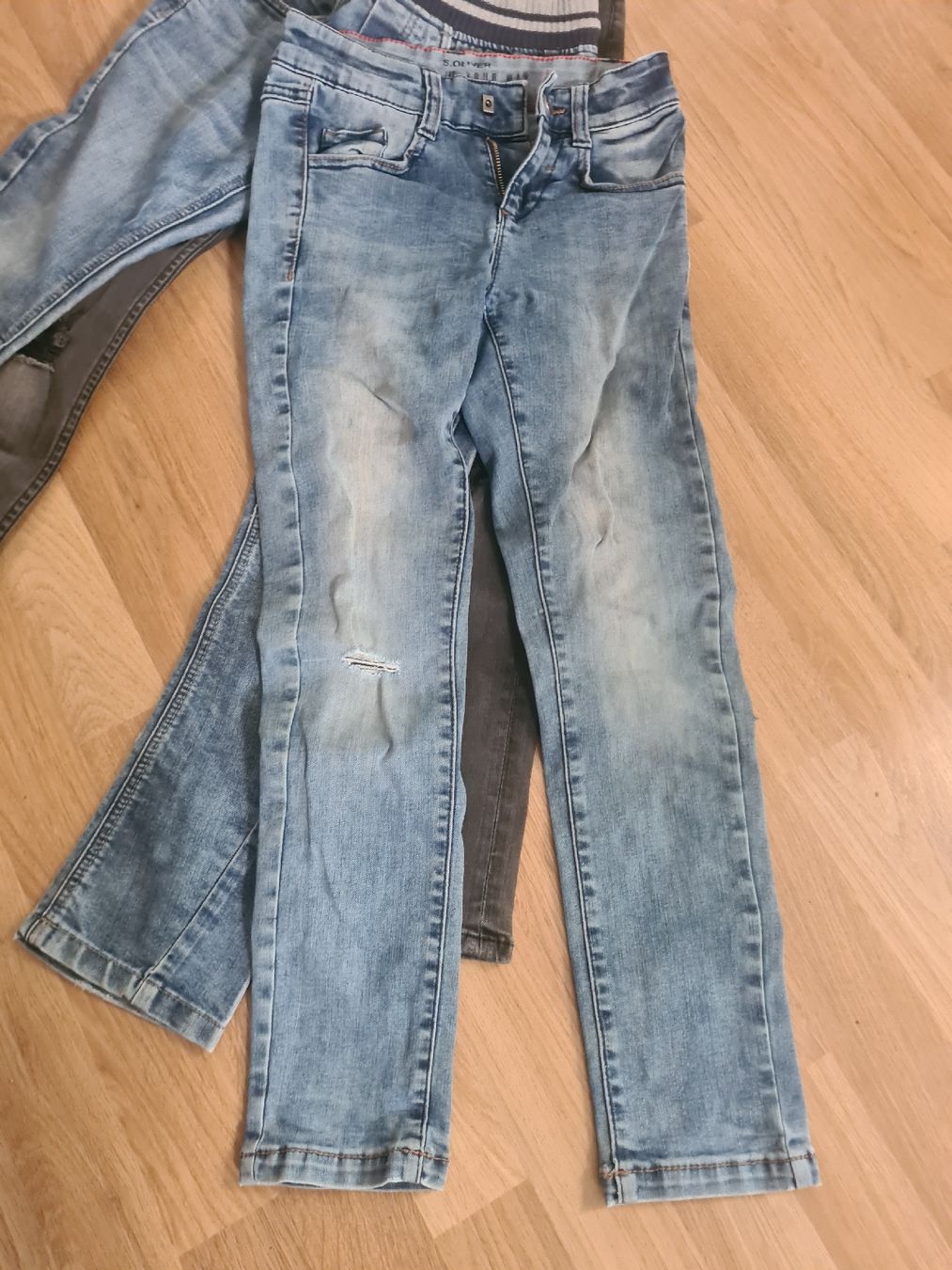 Hosen: 3 Jeans Hosen  Gr. 134 - 146 – Gebraucht aus Villmergen von Conny_86 1