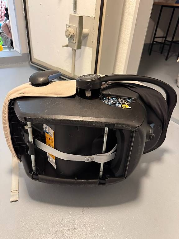 Maxi-Cosi Auto-Kindersitze: Maxi-Cosi Pebble Plus inkl. Isofix-Basis – Gebraucht aus MUELLHEIM DORF von milemilena 1