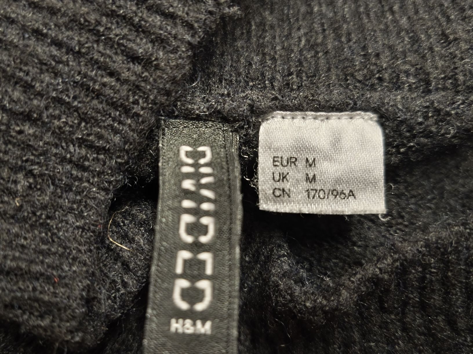 H&M Maglioni & Felpe: Pullover Divided H&M schwarz mit Strass Grösse M – Nuovo (secondo la descrizione) da Emmetten venduto da SecondhandSiska 3