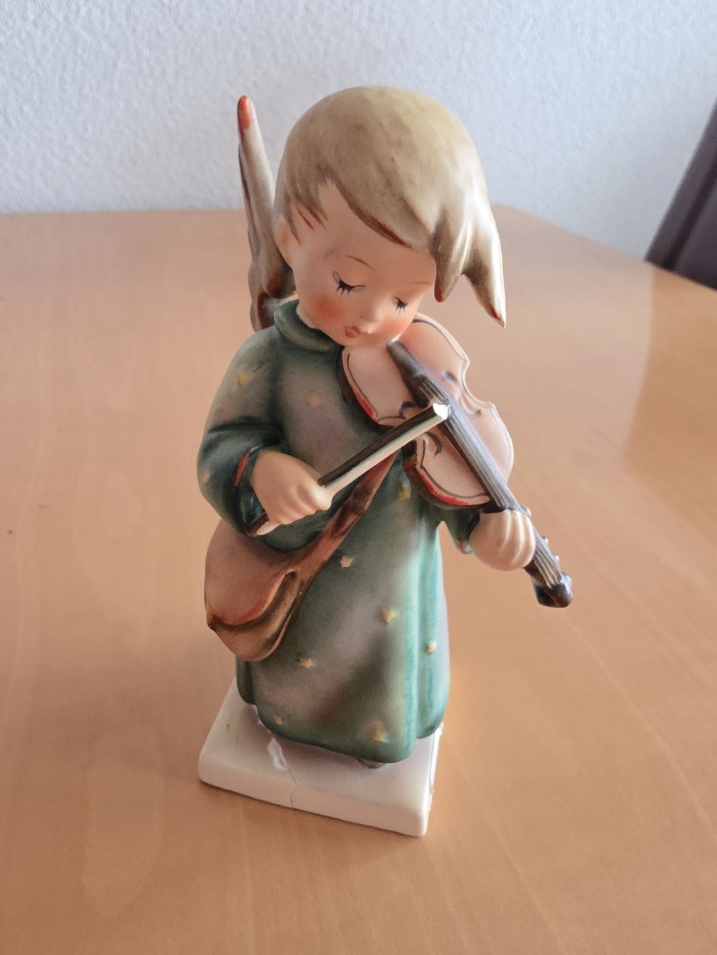 Hummel Statuette: Hummel Keramikfigur grosser Engel mit Violine  – Usato da Uetendorf venduto da .Eidgenosse. 2