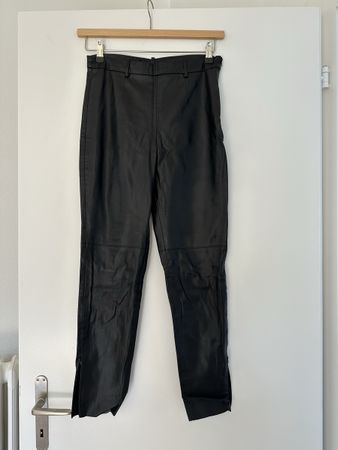 Kunstlederhose schwarz Reissverschluss Defekt an Naht