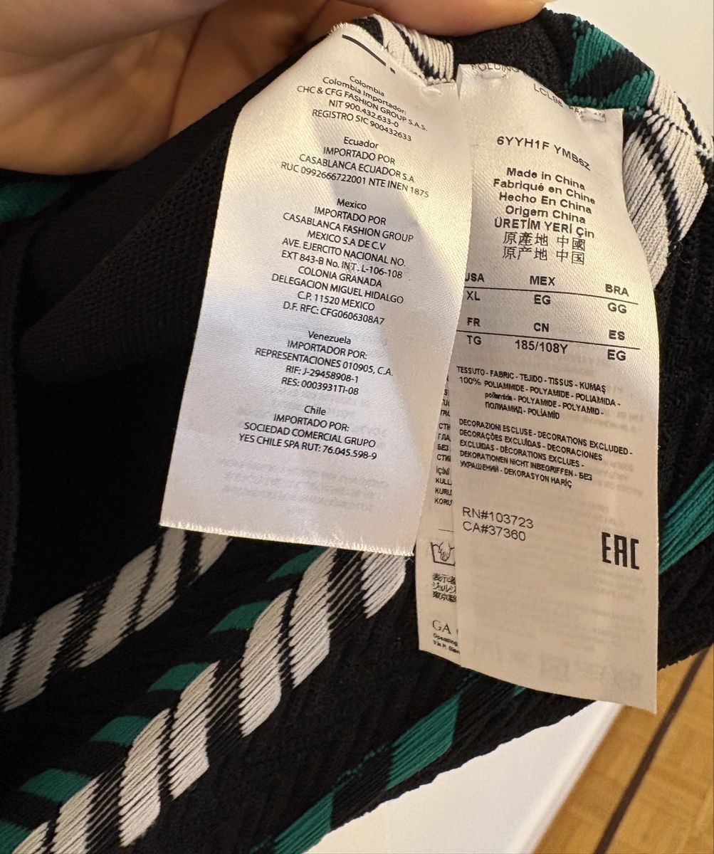 Armani Top: Schwarzes Top von Armani Exchange – Nuovo (secondo la descrizione) da Basel venduto da lolushka 4