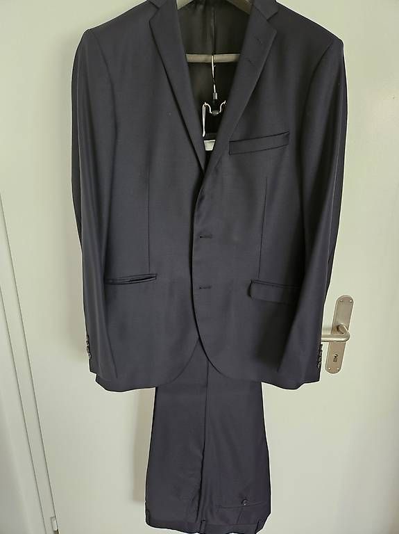 Costumes, combinaisons de sport et fonctionnelles: Eleganter Herrenanzug – D'occasion à Eschenbach LU par Mina023 3