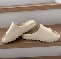 Adidas Yeezy Slides beige Sandalen in gutem Zustand