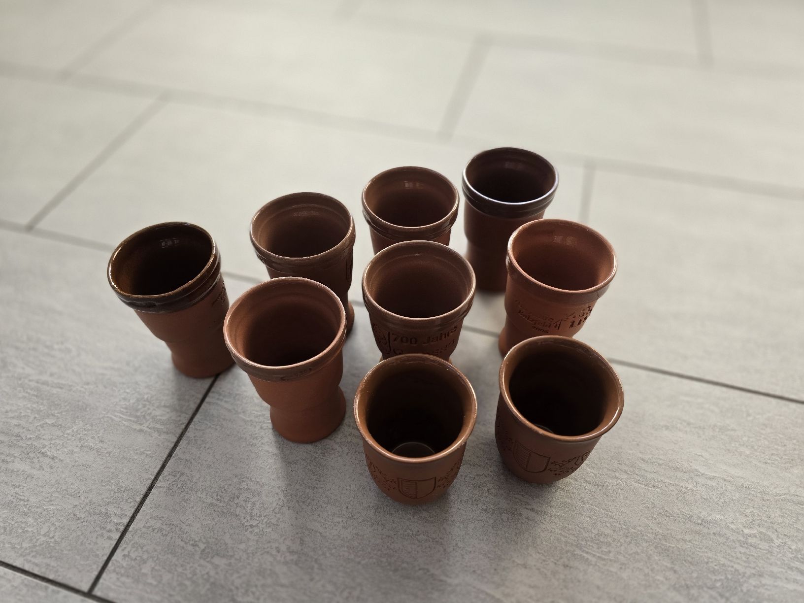 Tassen: 9 Tonbecher – 30.– VB – Gebraucht aus Untersiggenthal von JayRoguehand 1