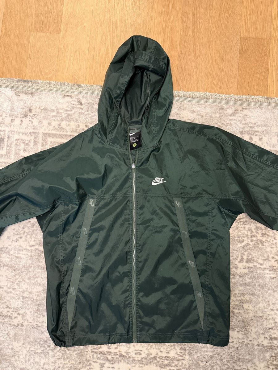 Nike Vestes: Nike Windjacke grün – Neuf (Voir description) à Näfels par sellmemoric