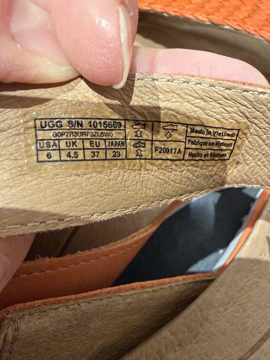 Ugg Damenschuhe: Sandale Ugg orange Gr 37 – Neu (gemäss Beschreibung) aus Bern von Croquant 2