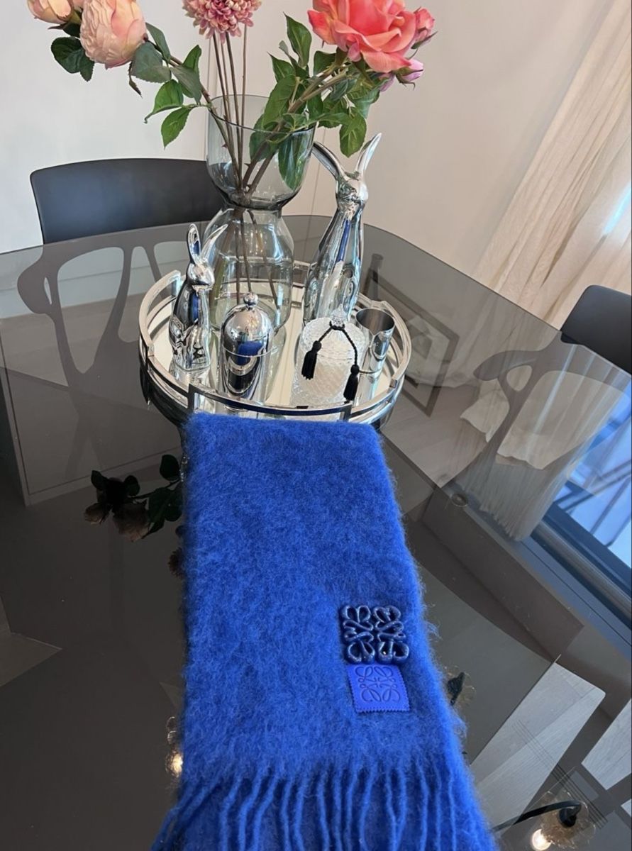 Loewe Foulard & Sciarpe: Loewe Scarf Neu und ungetragen – Nuovo e nell'imballaggio originale da Zürich venduto da tiz_jcj7