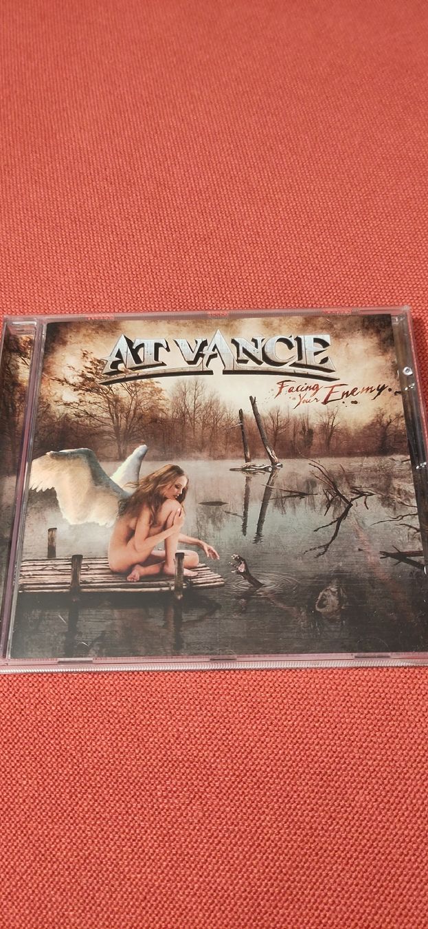CD: At Vance - Facing your Enemy – Usato da Zürich venduto da Heldel