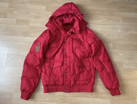Rote Winterjacke mit Kapuze, Top Zustand, Grösse M.