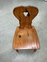 3x Traditionelle Bauernstühle / Stabellen aus Massivholz mit