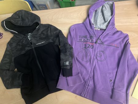 2 coole WE Sweat Jäckli eines Neu Gr.122/118