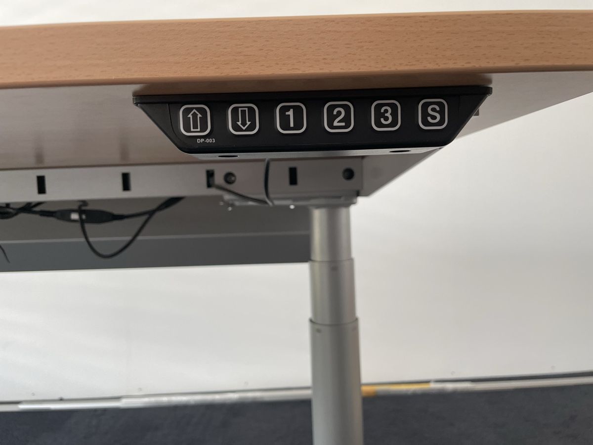 Scrivanie: Bürotisch höhenverstellbar Bucheoptik – Usato da Liestal venduto da RaFlo2207 3