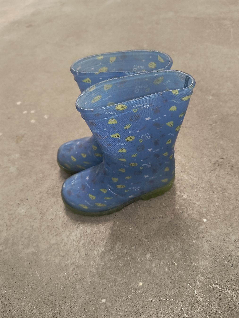 Chaussures garçon: gummistiefel 27 – D'occasion à Schliern b. Köniz par yalls