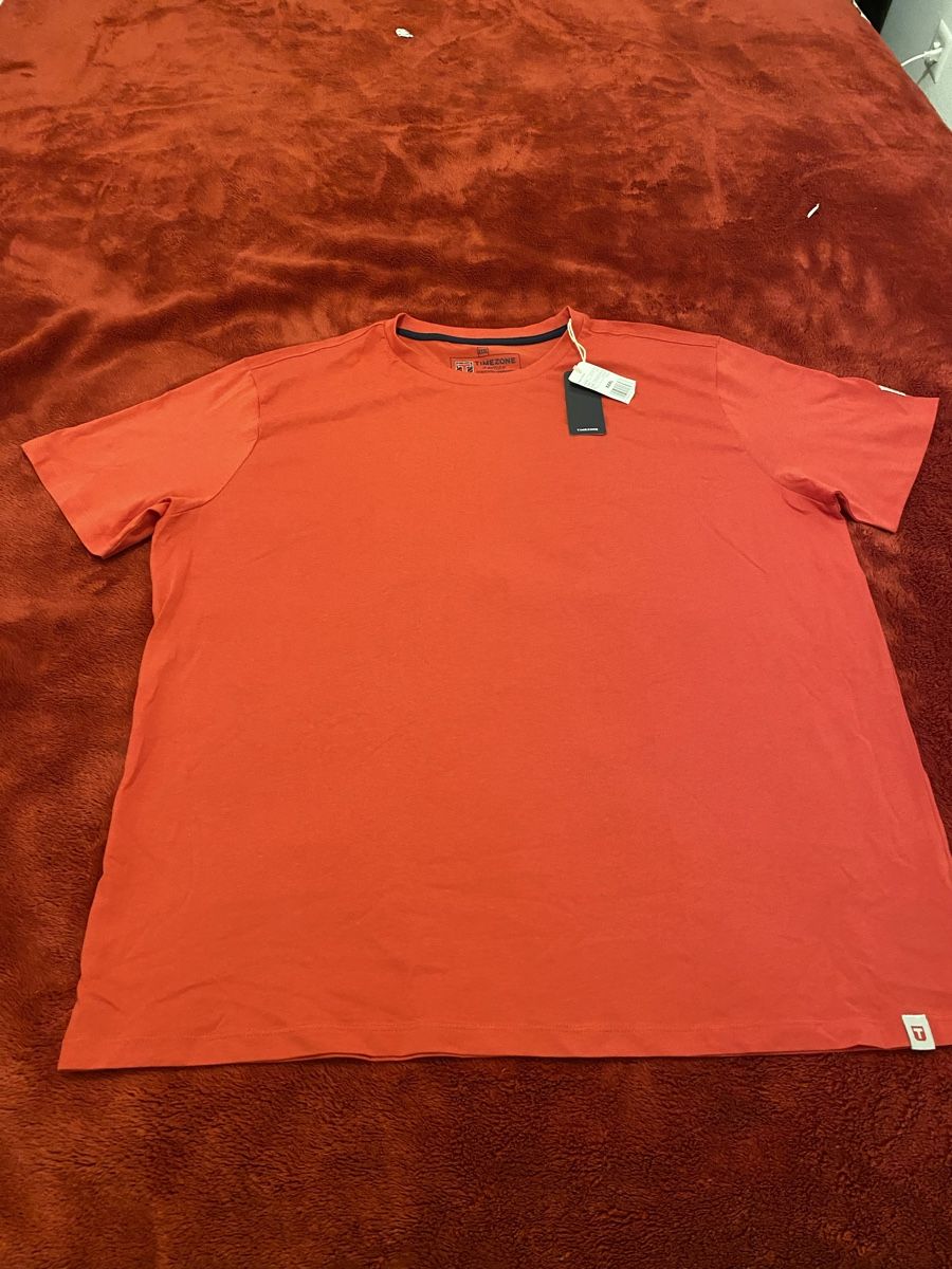 T-shirt: T Shirt – Nuovo (secondo la descrizione) da Berikon venduto da TheMangle 2