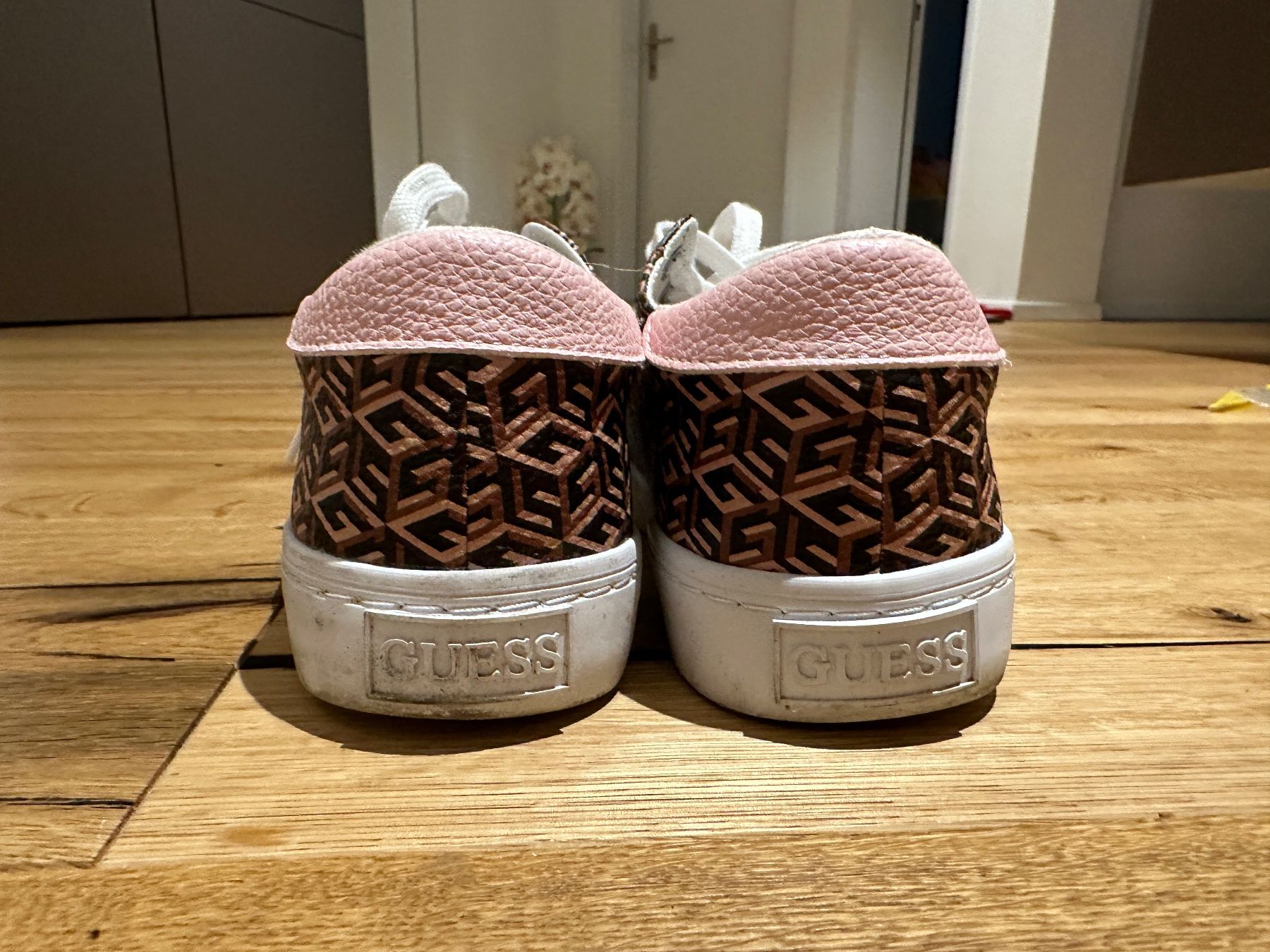 Guess Scarpe da donna: Guess sneaker – Usato da Perlen venduto da H.Spa 3