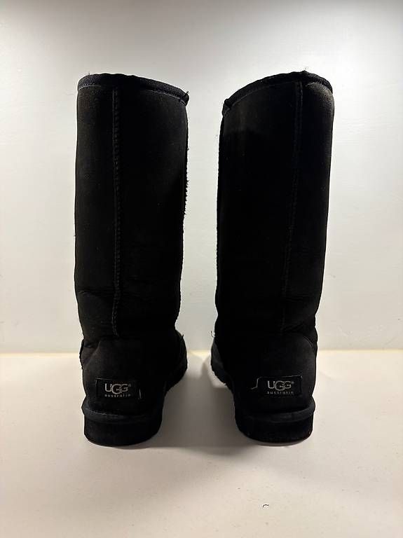 Scarpe da donna: UGG Boots schwarz Grösse 38 – Usato da Felsberg venduto da Riggel 2