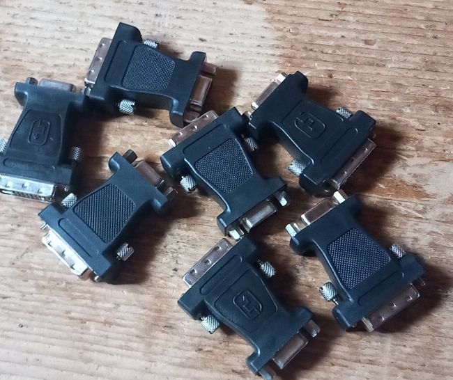 Lecteurs & Adaptateurs: 7x DVI auf VGA Adapter – Neuf (Voir description) à Ebnat-Kappel par blazzi