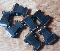 7x DVI auf VGA Adapter