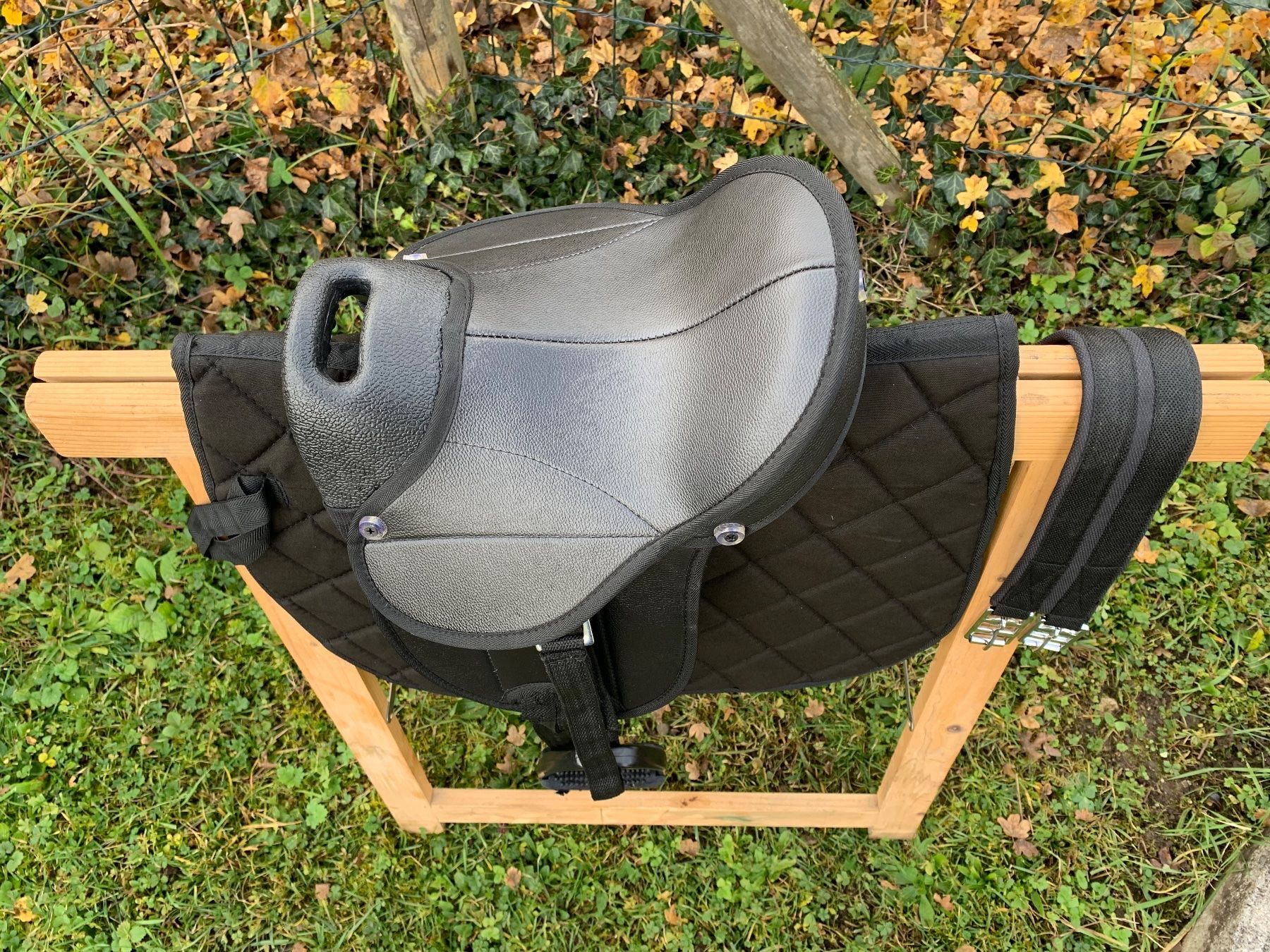 Selle & Accessori: schönes schwarzes Ponysätteli – Usato da Feldbach venduto da Fea1 3