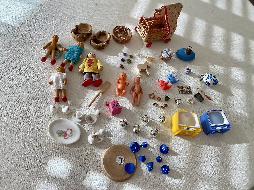 Case e mobili per bambole: Puppenhaus Artikel – Usato da Basel venduto da 12Glory 4