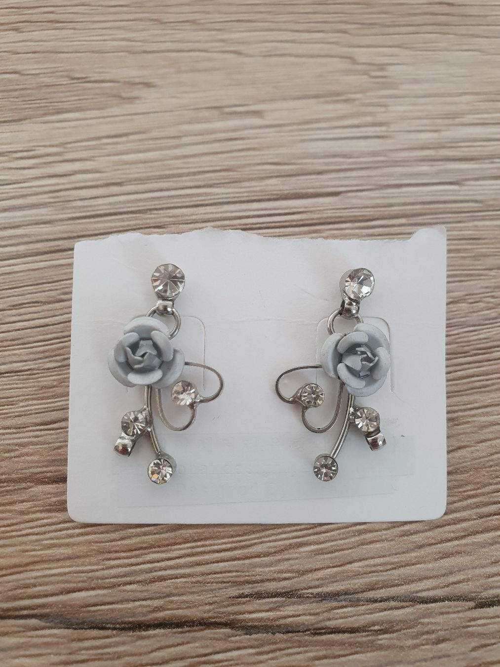 Boucles d'oreille: Ohrstecker Blumen Design mit Steinen – D'occasion à Moosseedorf par Sonnenschein..