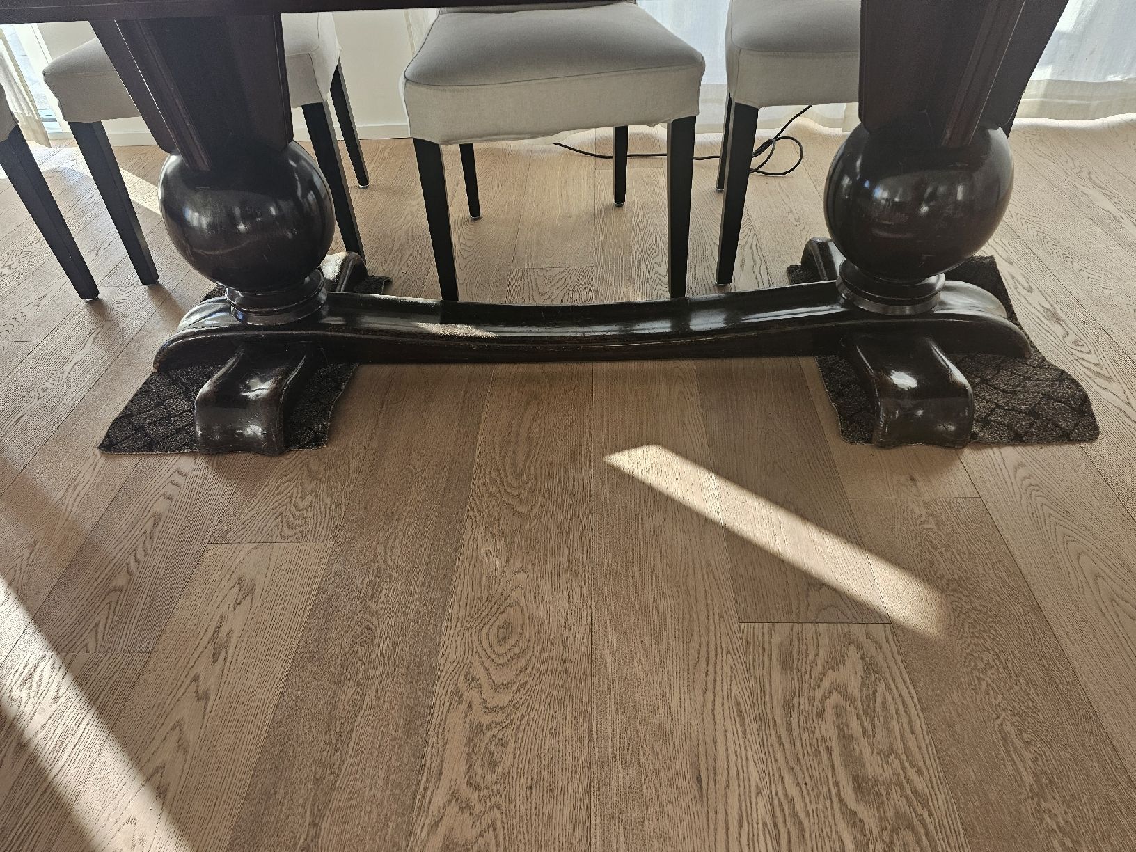 Tables: Vintage Dining Table Dark Wood used condition – D'occasion à Immensee par Gitter 1