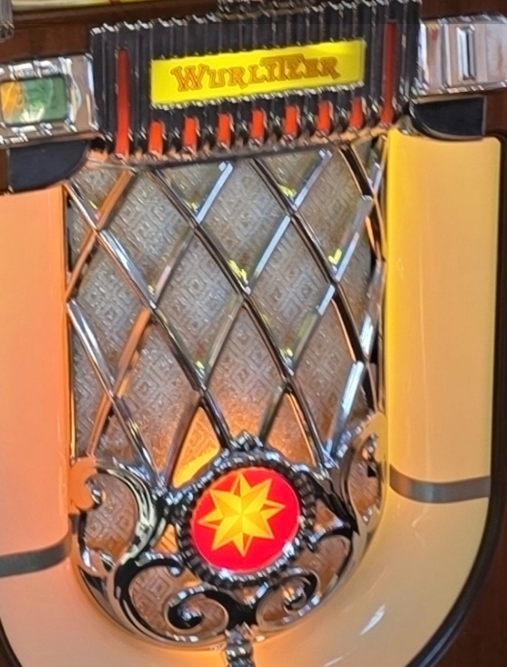 Wurlitzer Jukebox: Chromgitter für Jukebox Wurlitzer OMT 1015 oder Lautsprecher – Nuovo e nell'imballaggio originale da Bettwiesen venduto da Fishermann 1