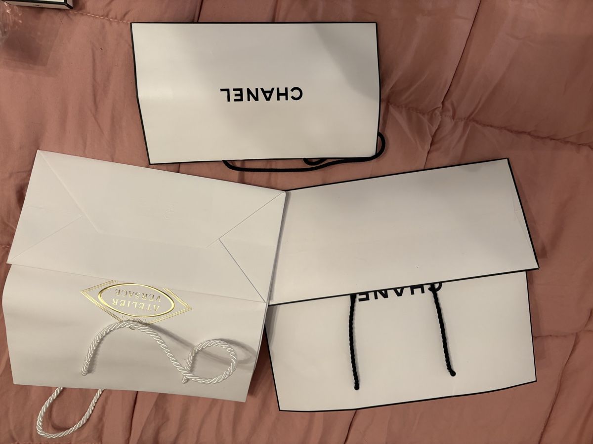 Chanel Taschen: Chanel und Versace Papiertragetaschen, neuwertig, 3 Stk. – Gebraucht aus Zürich von venusandmars 3