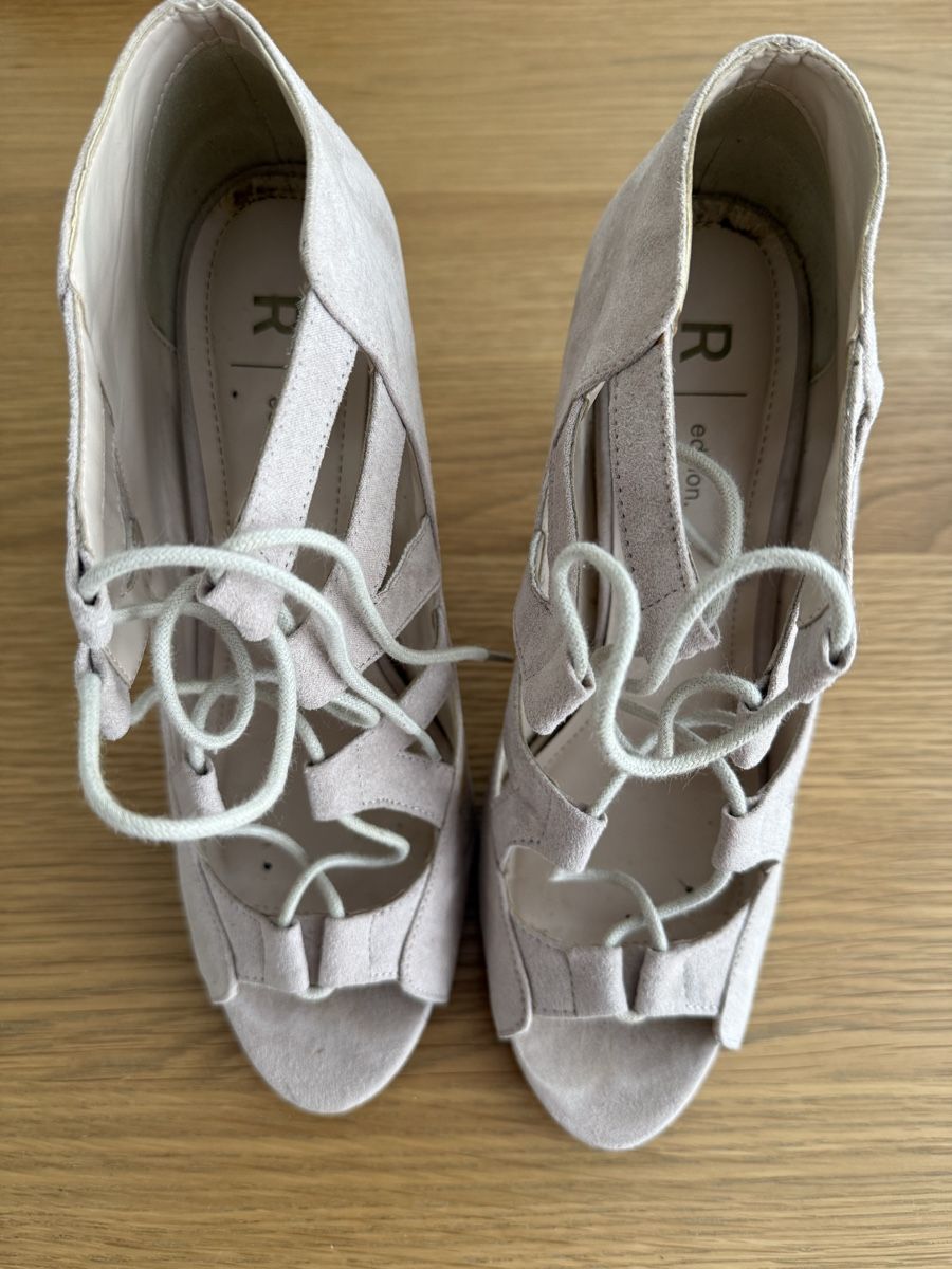 Scarpe da donna: Schuhe Gr. 40 – Usato da Zürich venduto da tzi_w9qk