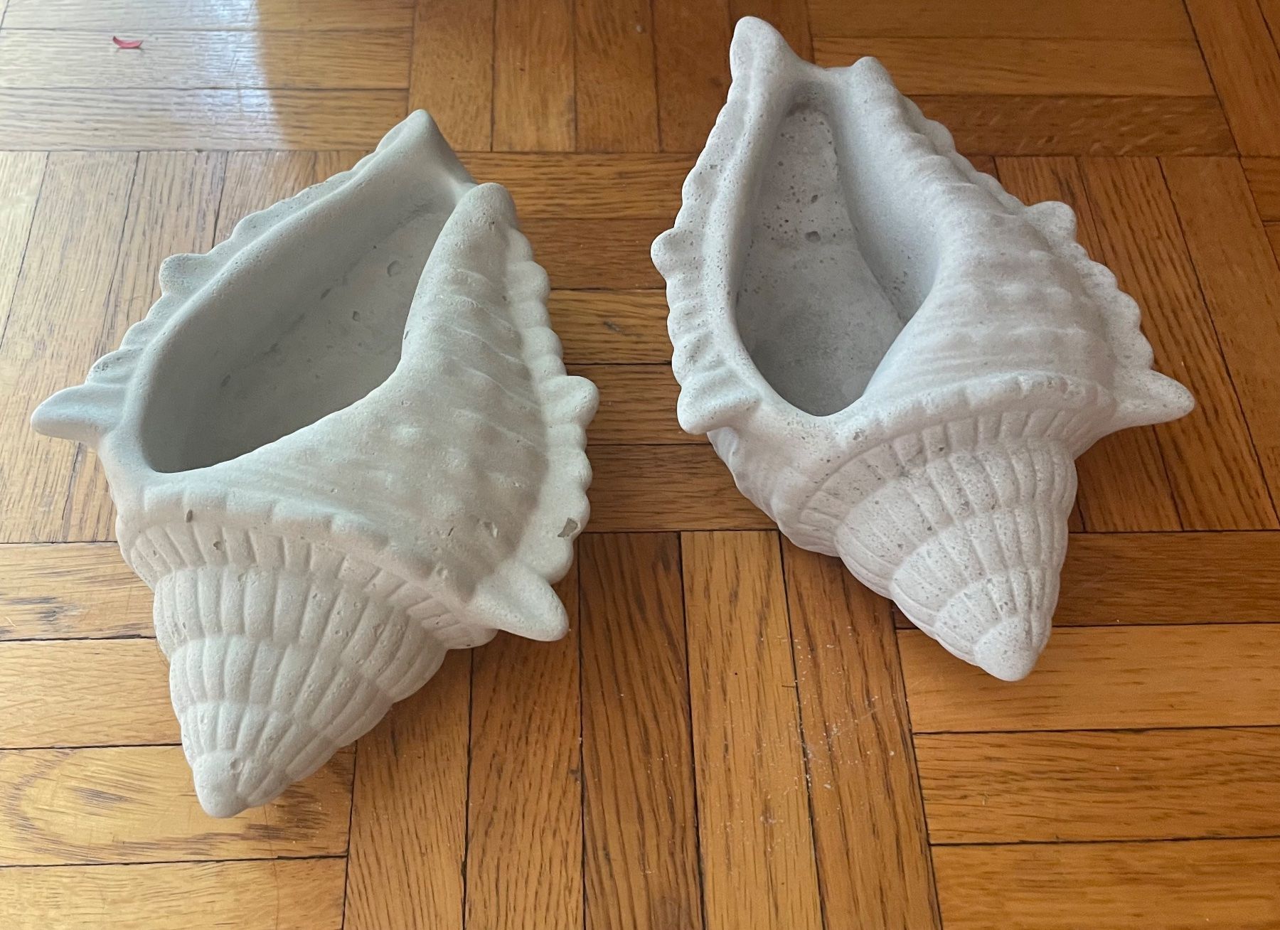 Vasi per fiori: 2 Muschel-Übertopfe/Dekoartikel ,Vase – Nuovo e nell'imballaggio originale da Au ZH venduto da Jaggy4