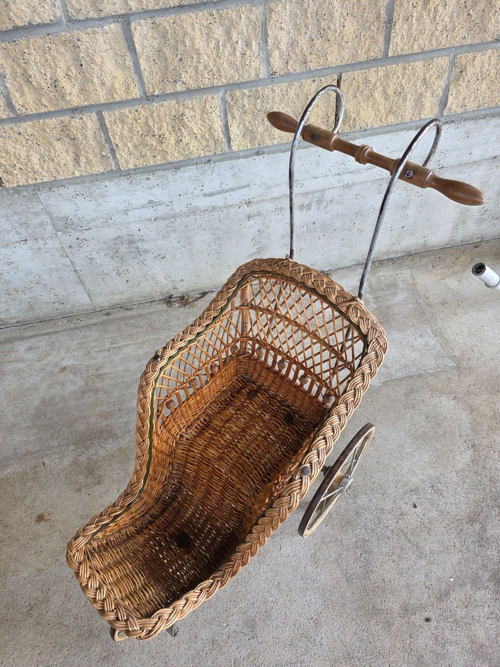Puppenwagen: antiker Puppen Wagen Kinderwagen – Gebraucht aus Walterswil BE von Lonitti 4