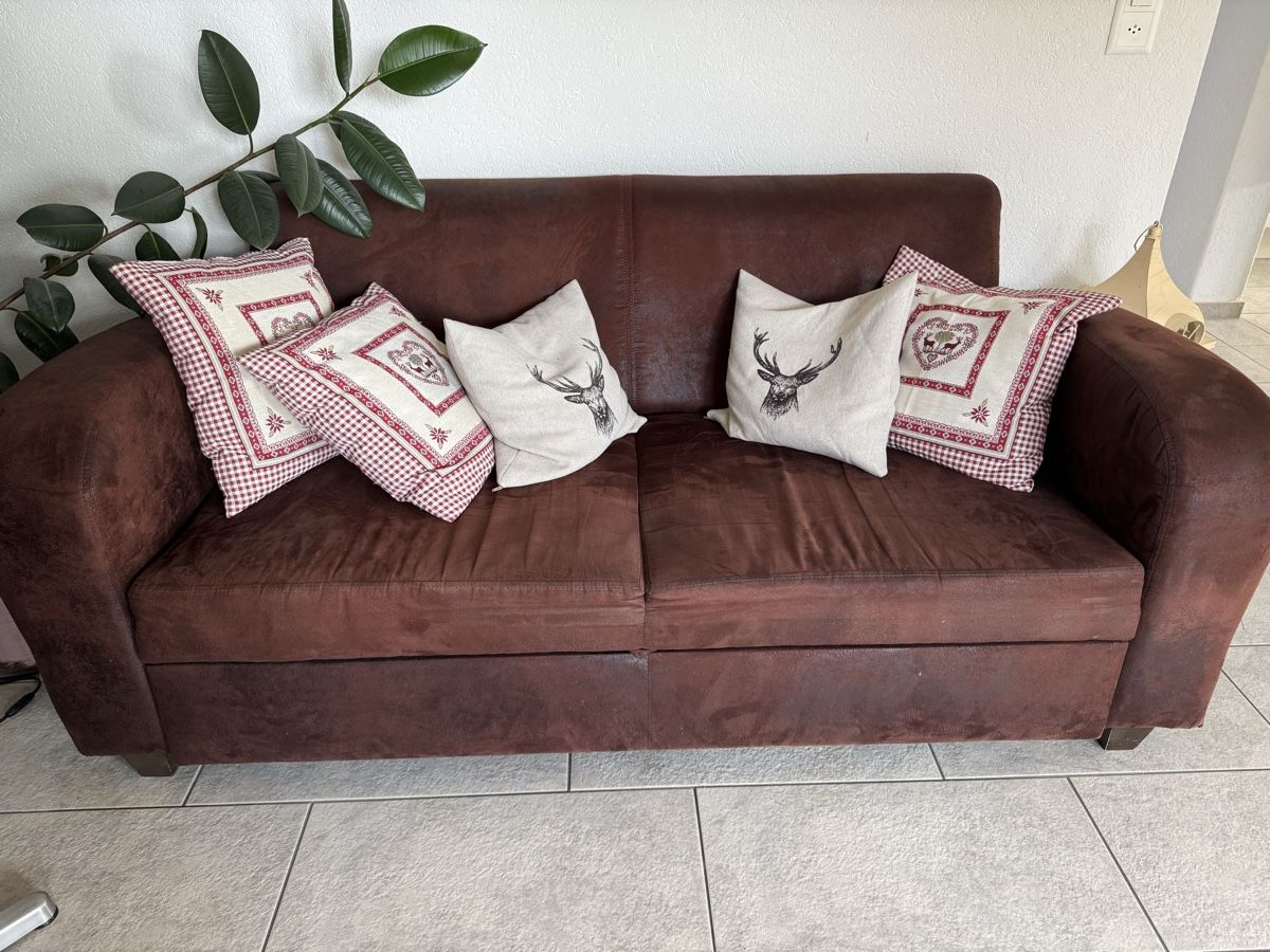Conforama Divani: Sofa braun mit Schlaffunktion gebraucht – Usato da Albligen venduto da Harmonika55