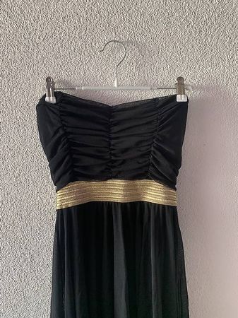 Schwarzes schönes Kleid