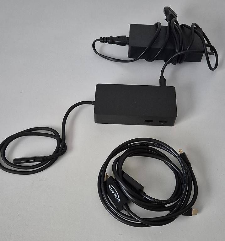 Microsoft Docking station: Microsoft Surface Dock mit Netzteil & 2x HDMI-Anschlusskabel – D'occasion à Islisberg par Dcotting