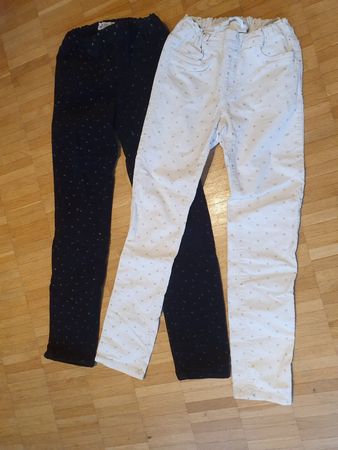 2 Paar H&M Kinderhosen, Grösse 140, Sternenmuster