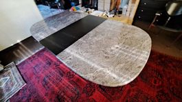 Granittisch (ausziehbar, 2 Klappeinlagen im Tisch versorgt)