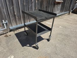 Werkstatt bzw. Transportwagen mit 2 Etagen 61x76 H: 86cm 1.-