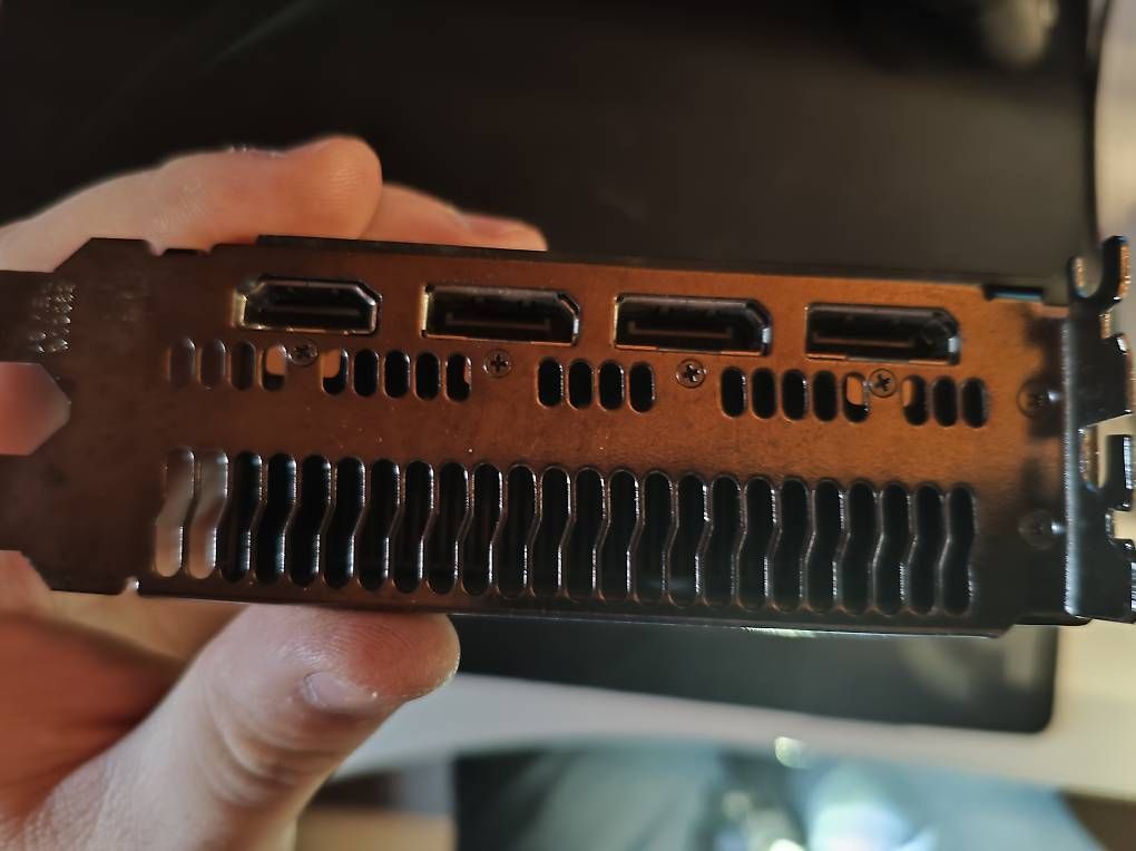 Amd Cartes graphiques: AMD Radeon Vega 64 – D'occasion à Neuenkirch par Metal_666 1