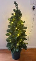 Künstlicher Christbaum mit LED Beleuchtung