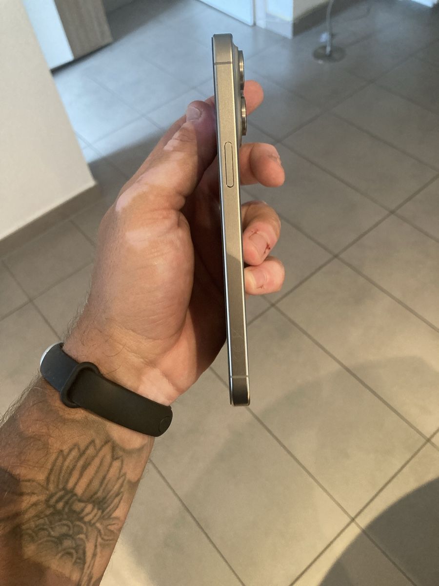 Apple Telefoni cellulari / Smartphones: iPhone 15 pro Max 256gb titane naturel – Nuovo (secondo la descrizione) da Muraz (Collombey) venduto da Tiagoveiga20 3